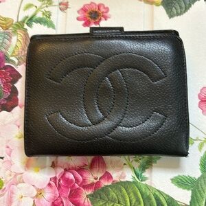 Chanel Vintage Black Lambskin Kisslock Bifold Wallet